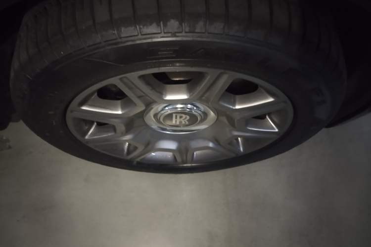Used Rolls-Royce Ghost  Right Front Wheel Hub