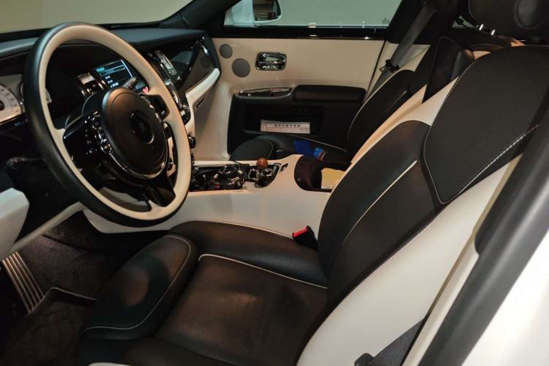 Used Rolls-Royce Ghost 2018 6.6T Long Wheelbase Version Left Front Seat