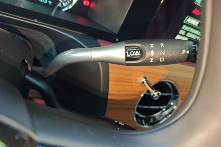 Used Rolls-Royce Ghost 2024 6.7T Black Badge Gear Lever