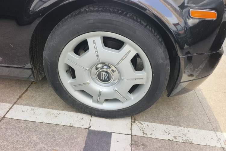 Used Rolls-Royce Phantom  Right Front Wheel Hub