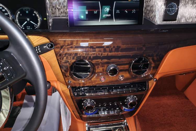 Used Rolls-Royce Phantom 2018 6.7T Long Wheelbase Version Audio And AC Panel