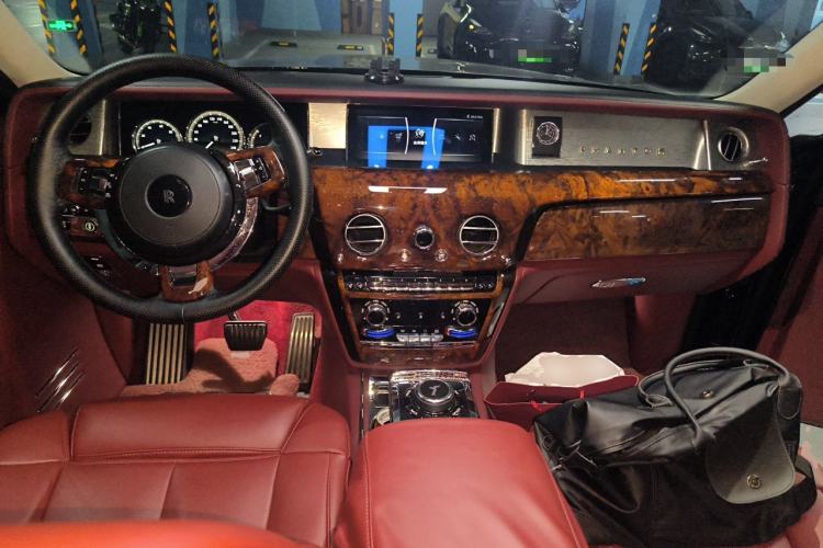 Used Rolls-Royce Phantom 2018 6.7T Long Wheelbase Version Center Console