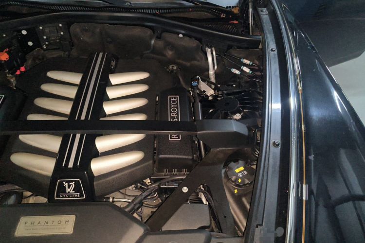 Used Rolls-Royce Phantom 2018 6.7T Long Wheelbase Version Engine Bay Left