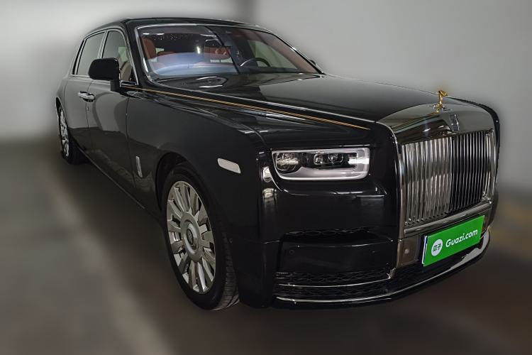 Used Rolls-Royce Phantom 2018 6.7T Long Wheelbase Version Front Right 45 Deg