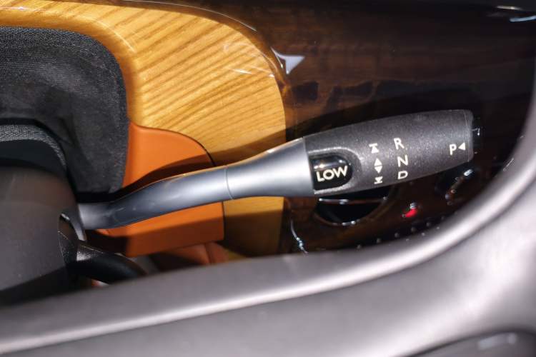Used Rolls-Royce Phantom 2018 6.7T Long Wheelbase Version Gear Lever