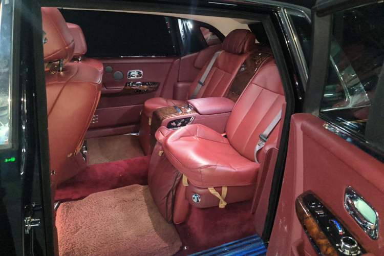 Used Rolls-Royce Phantom 2018 6.7T Long Wheelbase Version Left Rear Seat