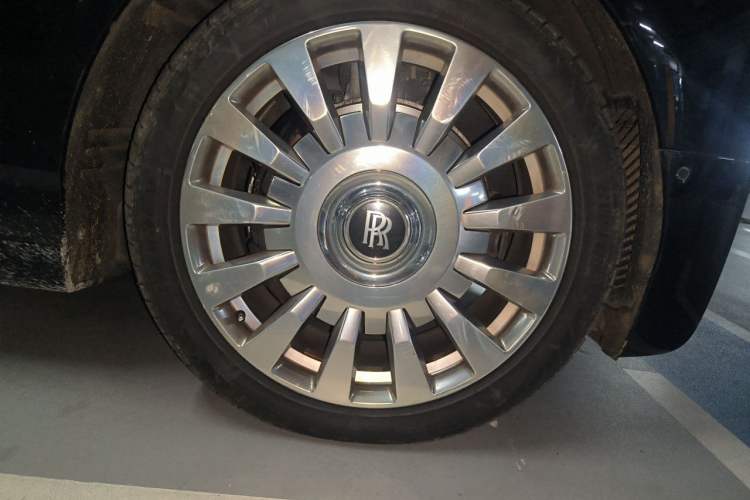 Used Rolls-Royce Phantom 2018 6.7T Long Wheelbase Version Right Front Wheel Hub