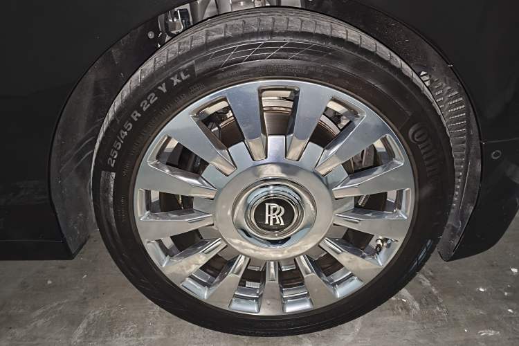 Used Rolls-Royce Phantom 2018 6.7T Long Wheelbase Version Right Front Wheel Hub