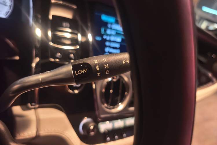 Used Rolls-Royce Wraith 2018 6.6T Standard Edition Gear Lever