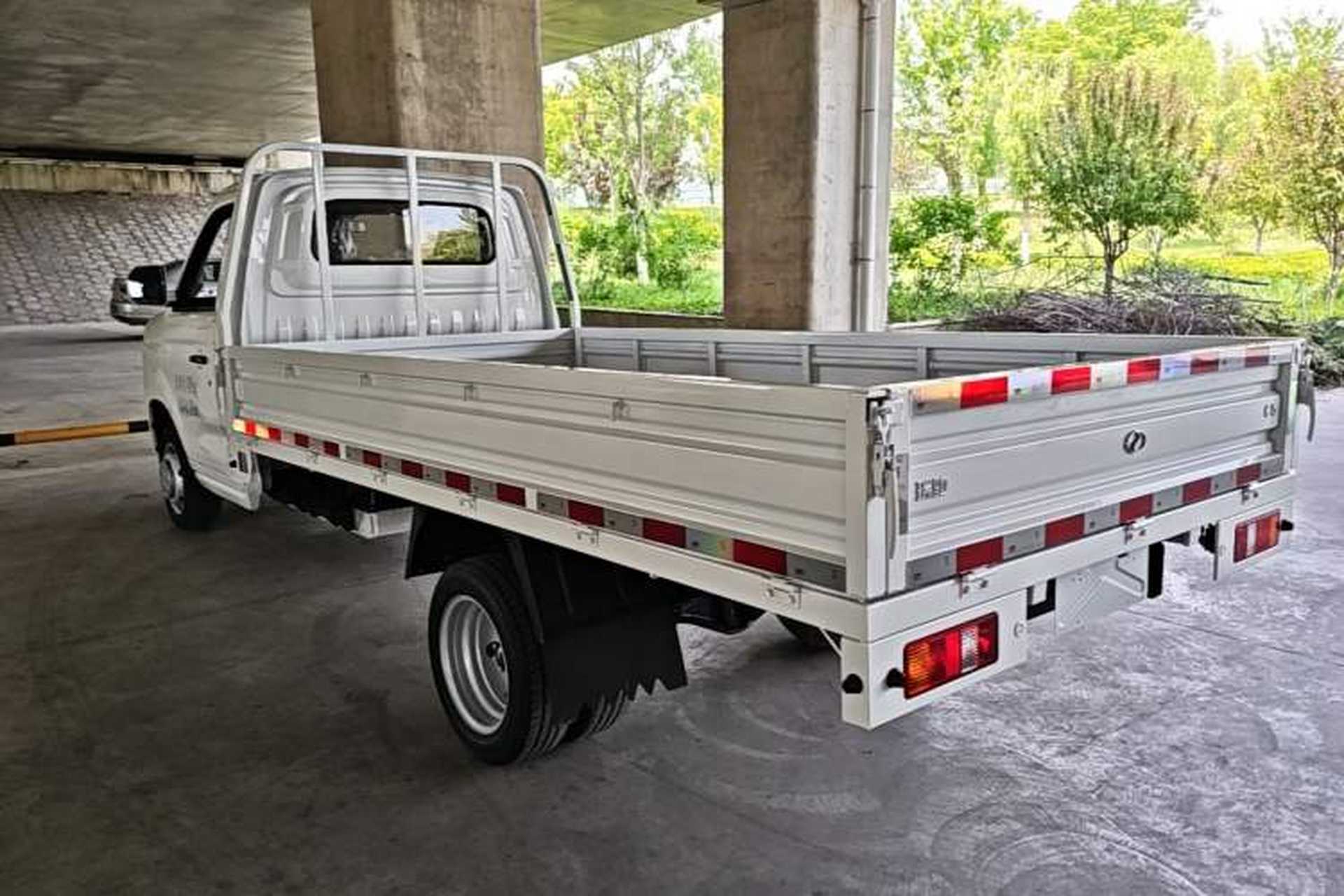 Used Ruichi C5 2025 Model All-Electric Single-Row Pioneer Flatbed Exterior 2