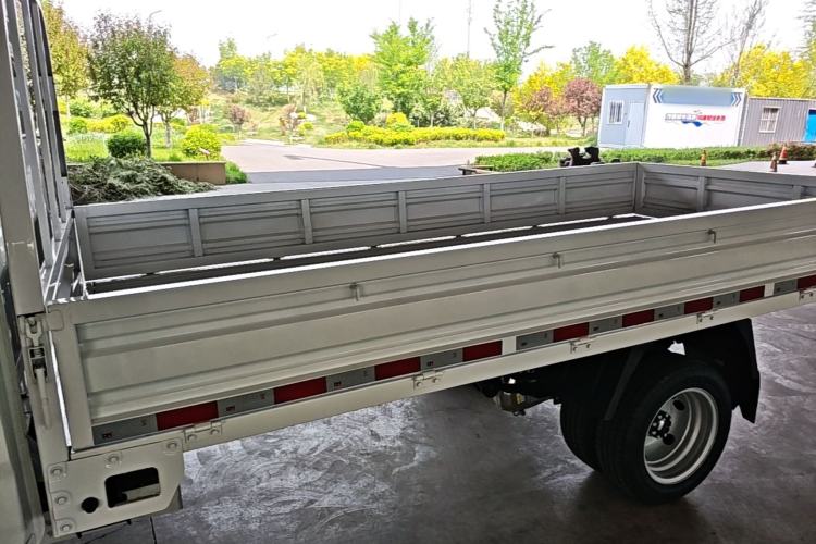 Used Ruichi C5 2025 Model All-Electric Single-Row Pioneer Flatbed Left Rear Seat