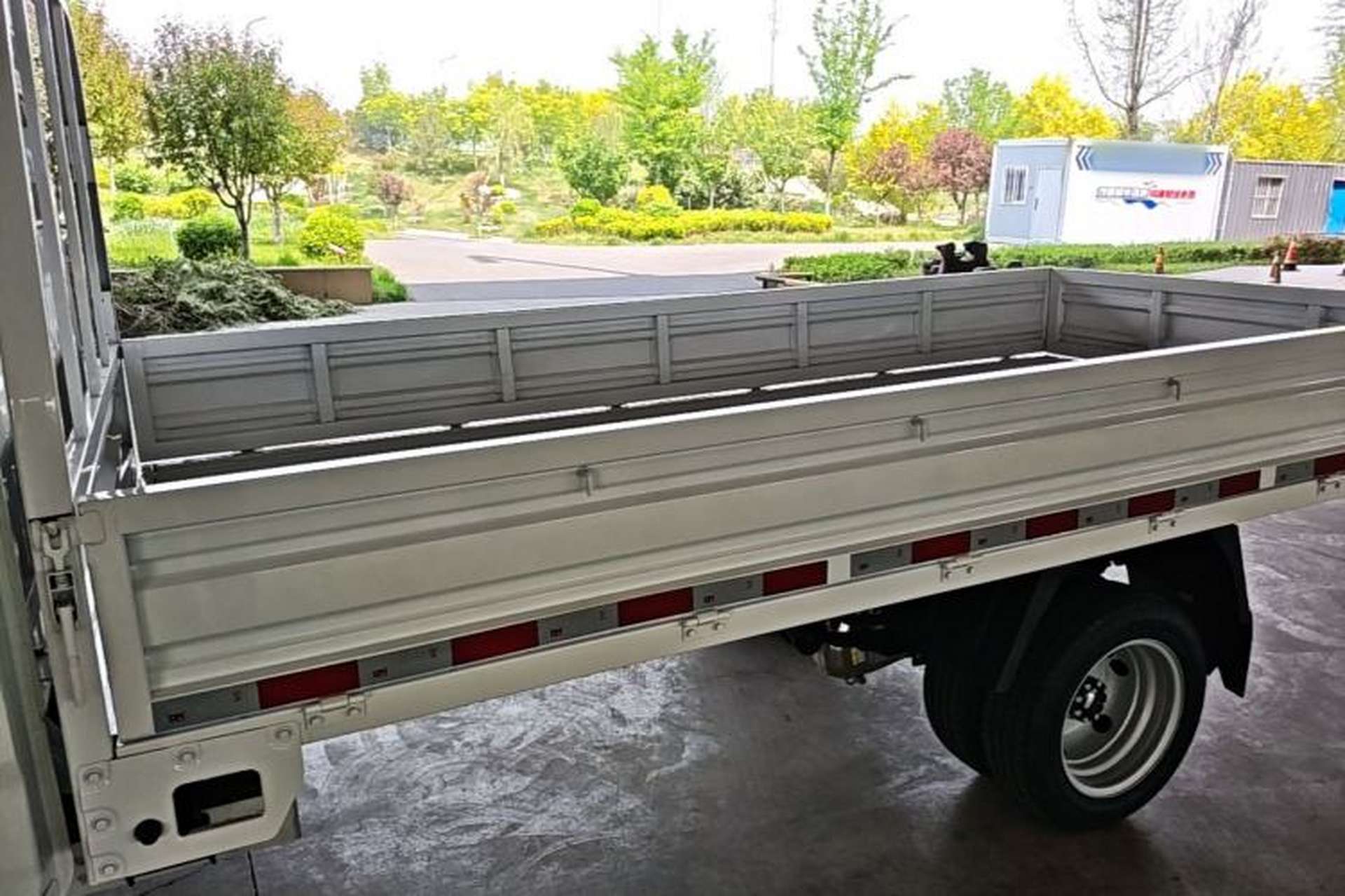 Used Ruichi C5 2025 Model All-Electric Single-Row Pioneer Flatbed Left Rear Seat