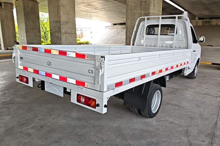 Used Ruichi C5 2025 Model All-Electric Single-Row Pioneer Flatbed Rear Right 45 Deg
