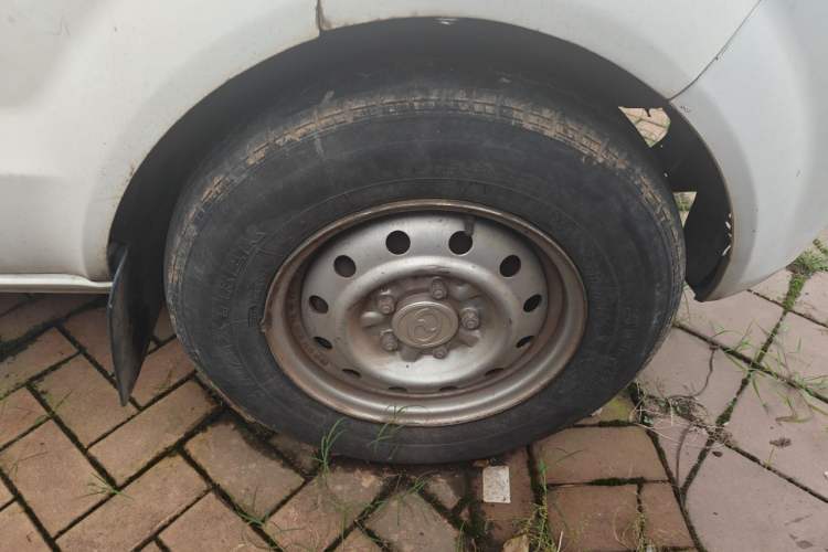 Used Ruichi EC31 2022 Standard Edition Van 38.64 kWh Right Front Wheel Hub