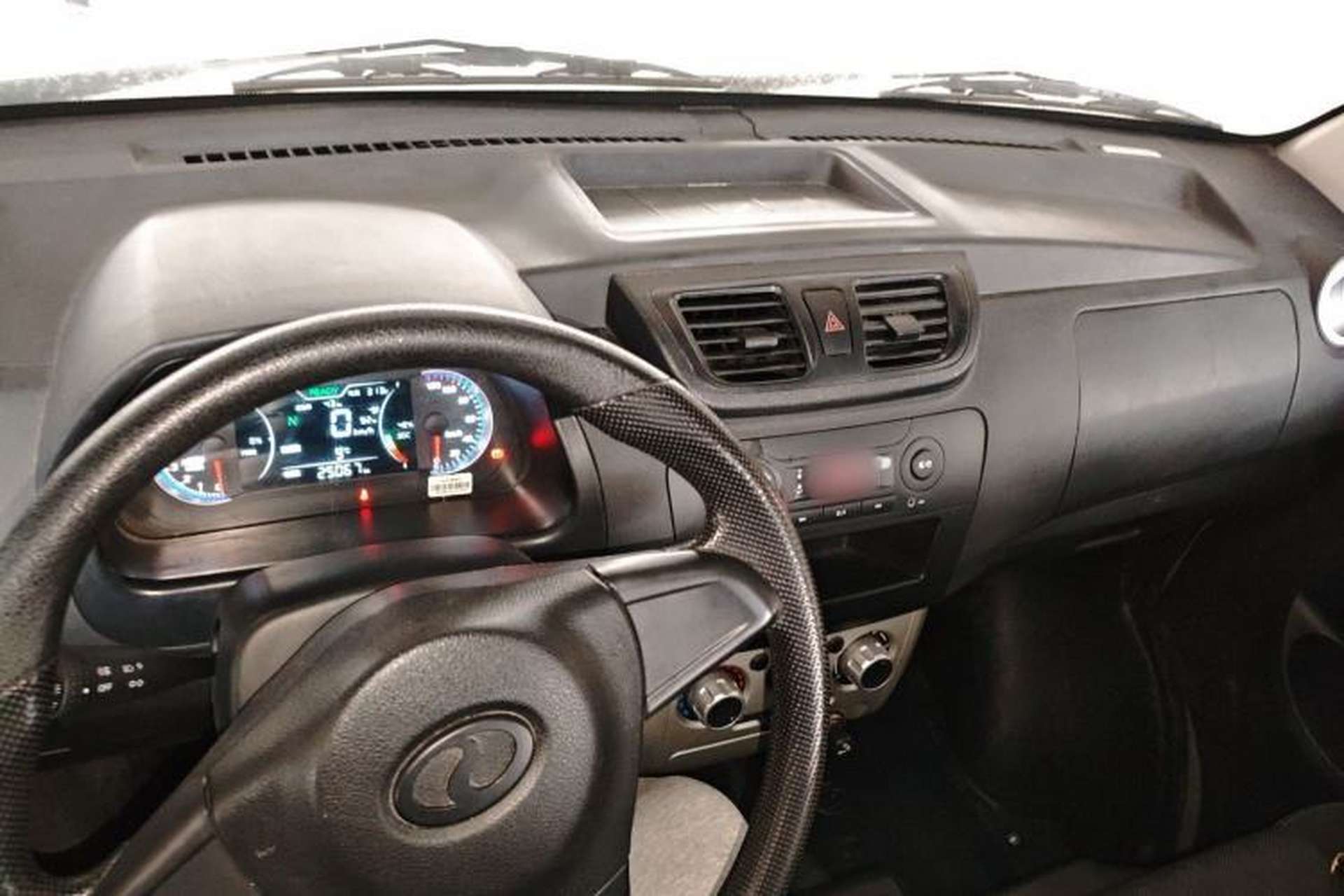 Used Ruichi EC31 2023 EC31L Standard Edition Cargo Truck 38.64 kWh Center Console