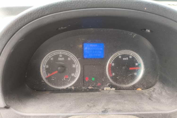 Used Ruichi EC35 2017 Standard Model Odometer Close Up
