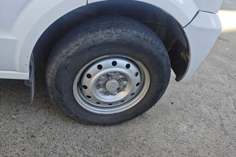 Used Ruichi EC35 2019 EC35 II model Right Front Wheel Hub