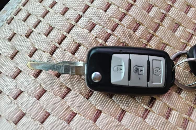 Used Ruichi EC35 2019 EC35 II Standard Model 41.86 kWh Vehicle Key