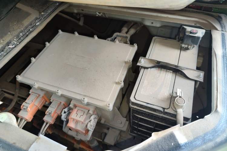 Used Ruichi EC35 2020 EC35 II Long-Range Version 41.86 kWh Engine Bay Left