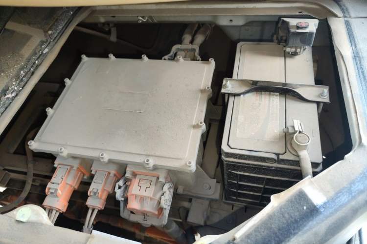 Used Ruichi EC35 2020 EC35 II Long-Range Version 41.86 kWh Engine Bay Right