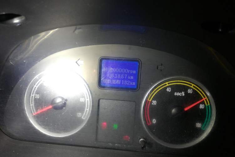 Used Ruichi EC35 2020 EC35 II Long-Range Version 41.86 kWh Odometer Close Up