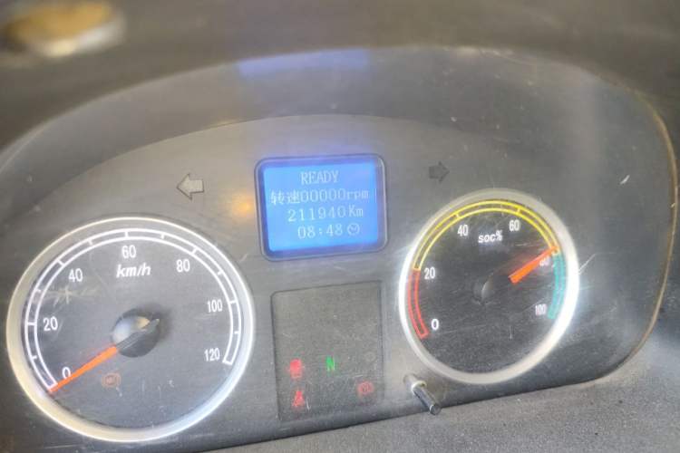 Used Ruichi EC35 2020 EC35 II Long-Range Version 41.86 kWh Odometer Close Up