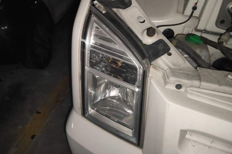 Used Ruichi EC35 2020 EC35 II Long-Range Version 41.86 kWh Right Front Headlight