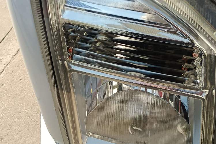 Used Ruichi EC35 2020 EC35 II Standard Edition 38.64 kWh Right Front Headlight