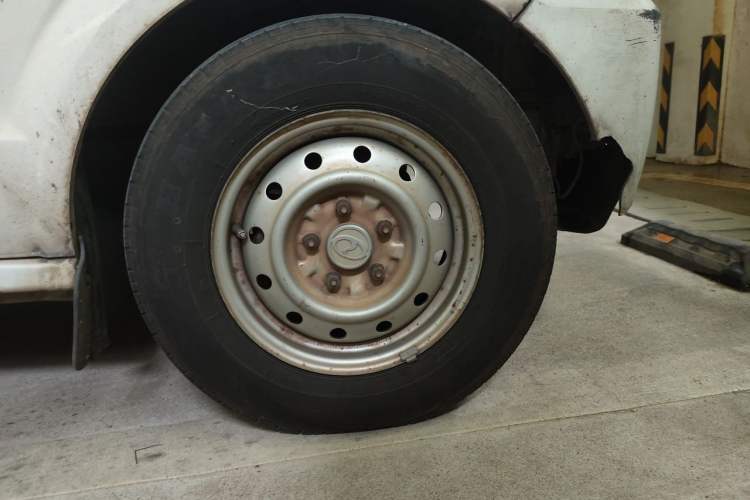 Used Ruichi EC35 2020 EC35 II Long-Range Version 41.86 kWh Right Front Wheel Hub