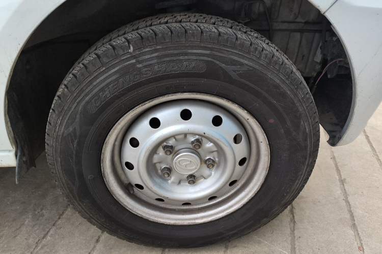 Used Ruichi EC35 2020 EC35 II Long-Range Version 41.86 kWh Right Front Wheel Hub