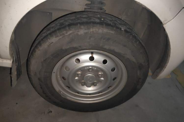 Used Ruichi EC35 2020 EC35 II Long-Range Version 41.86 kWh Right Front Wheel Hub