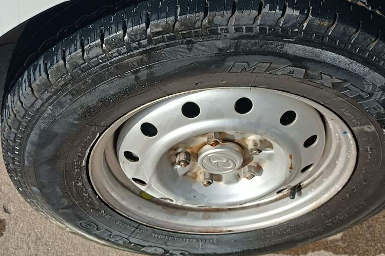 Used Ruichi EC35 2020 EC35 II Standard Edition 38.64 kWh Right Front Wheel Hub