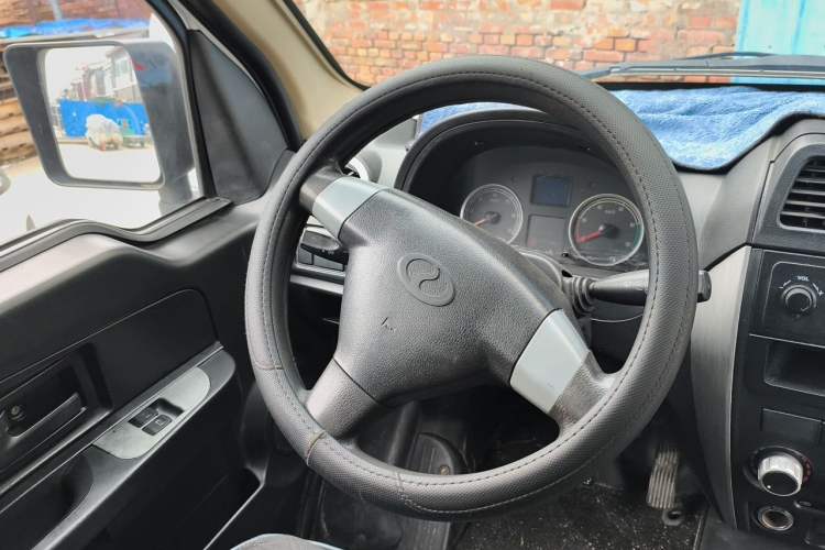Used Ruichi EC35 2020 EC35 II Long-Range Version 41.86 kWh Steering Wheel