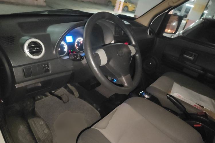 Used Ruichi EC35 2020 EC35 II Long-Range Version 41.86 kWh Steering Wheel