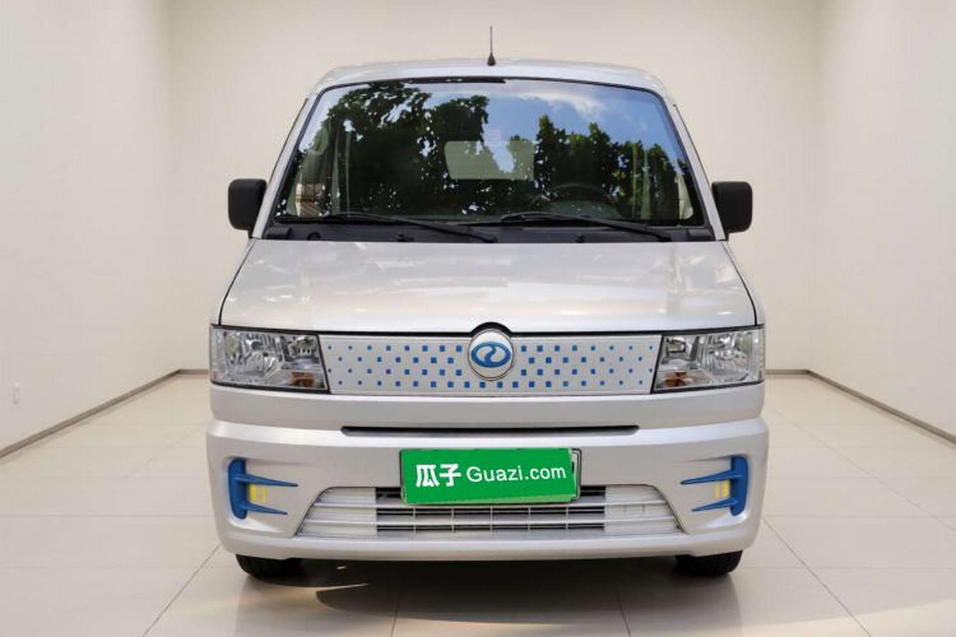 Used Ruichi EC35 2021 EC35 III Long-Range Version 41.86 kWh Exterior 1
