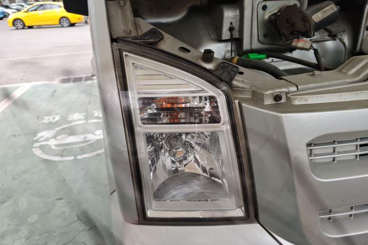 Used Ruichi EC35 2021 EC35 II Creative Edition 36.288 kWh Right Front Headlight