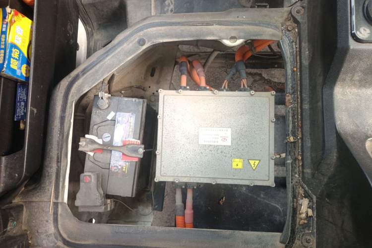 Used Ruichi EC35 2021 EC35 II Creative Edition 36.288 kWh Engine Bay Right