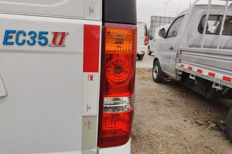 Used Ruichi EC35 2021 EC35 III Long-Range Version 41.86 kWh Exterior 6