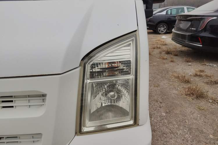 Used Ruichi EC35 2021 EC35 III Long-Range Version 41.86 kWh Left Front Headlight