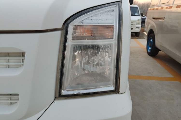 Used Ruichi EC35 2021 EC35 III Long-Range Version 41.86 kWh Left Front Headlight