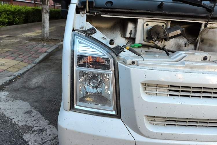 Used Ruichi EC35 2021 EC35 II Long-Range Version 41.86 kWh Right Front Headlight