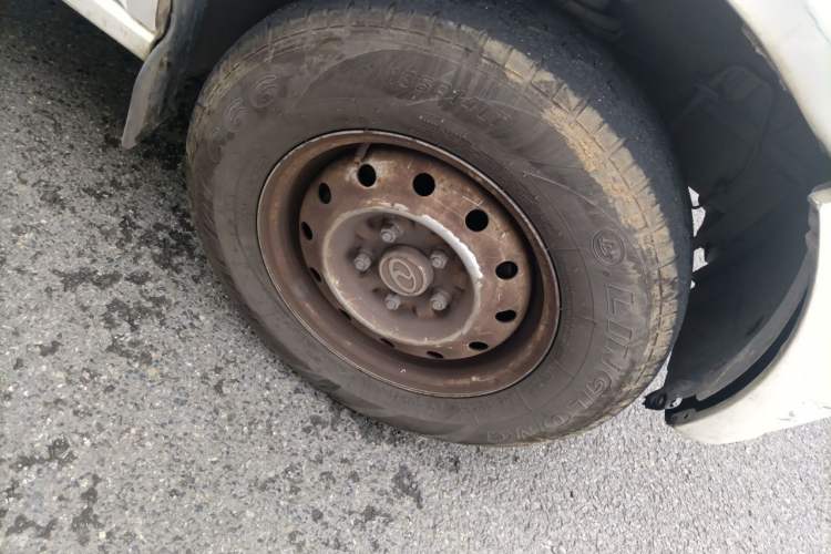 Used Ruichi EC35 2021 EC35 II Standard Edition 38.7 kWh Right Front Wheel Hub