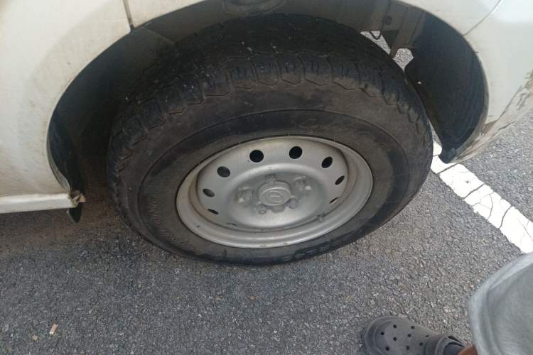 Used Ruichi EC35 2021 EC35 II Standard Edition 38.64 kWh Right Front Wheel Hub