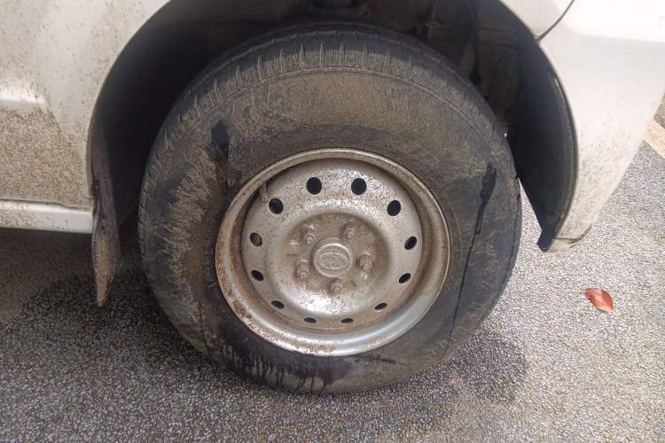 Used Ruichi EC35 2021 EC35 II Standard Edition 38.64 kWh Right Front Wheel Hub