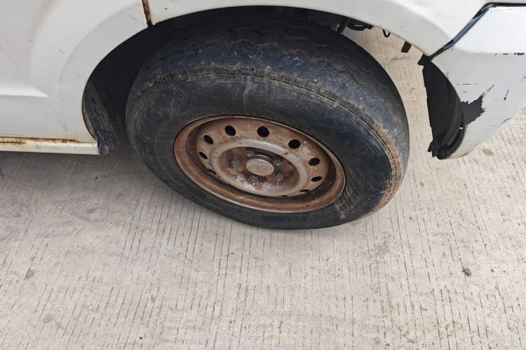 Used Ruichi EC35 2021 EC35 II Standard Edition 38.64 kWh Right Front Wheel Hub