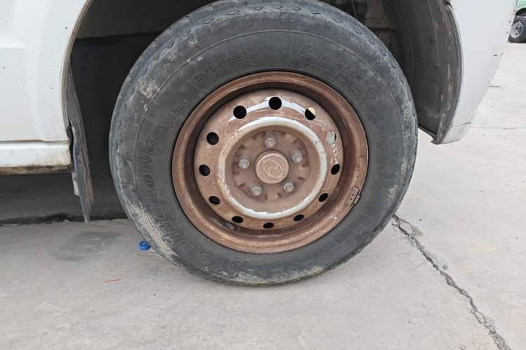 Used Ruichi EC35 2021 EC35 II Standard Edition 38.64 kWh Right Front Wheel Hub
