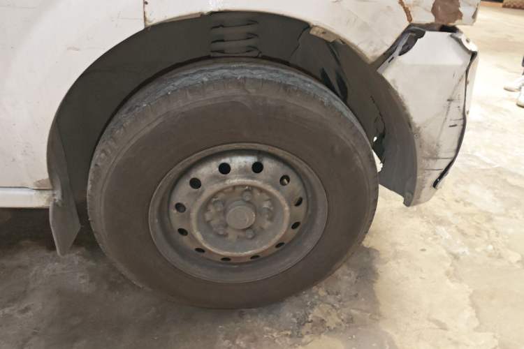 Used Ruichi EC35 2021 EC35 II Standard Edition 38.64 kWh Right Front Wheel Hub