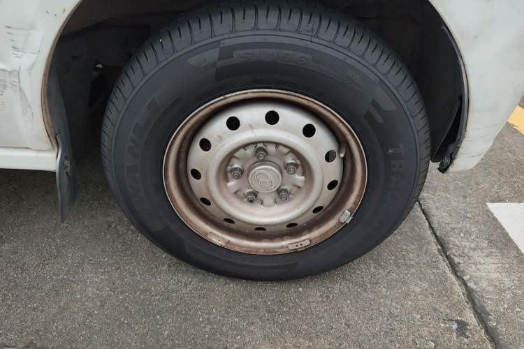 Used Ruichi EC35 2021 EC35 II Standard Edition 38.7 kWh Right Front Wheel Hub