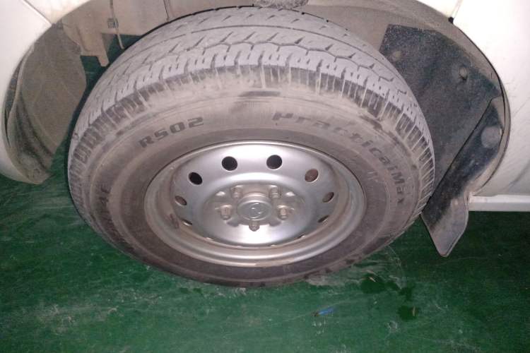 Used Ruichi EC35 2021 EC35 II Standard Edition 38.7 kWh Right Front Wheel Hub