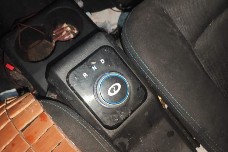 Used Ruichi EC35 2022 EC35 II Standard Edition 39.42 kWh Gear Lever